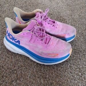 Clifton 9 hoka shoes